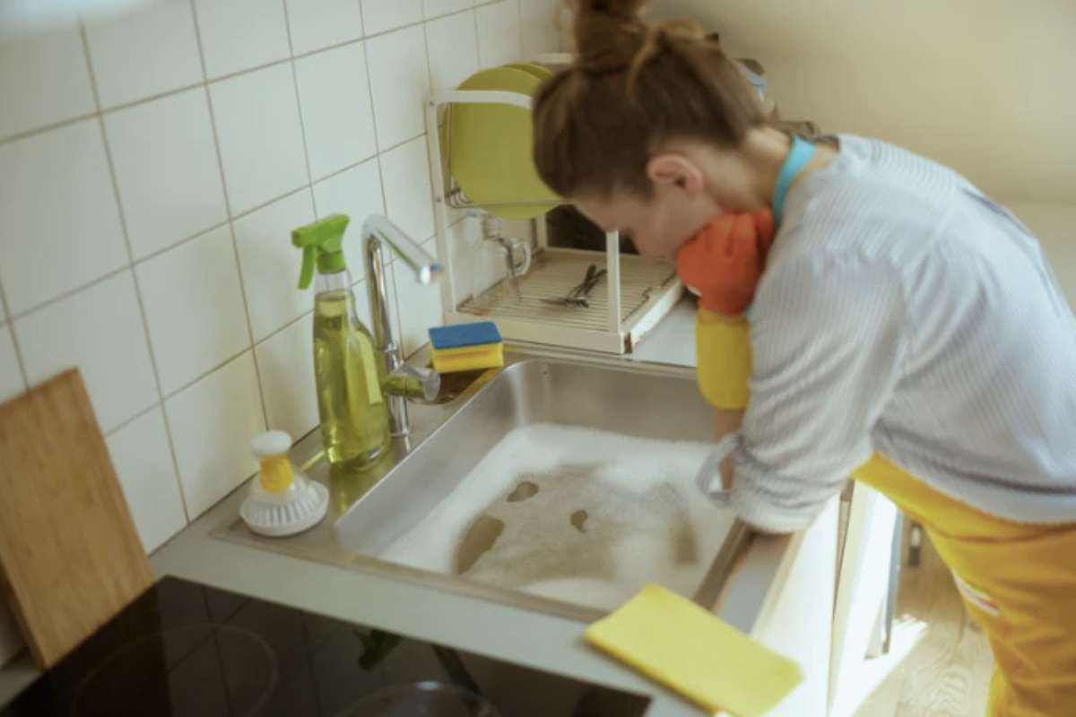 Oggi, grazie ai consigli di un idraulico esperto, scopriamo un metodo naturale, rapido ed ecologico per liberare le tubature in soli due minuti