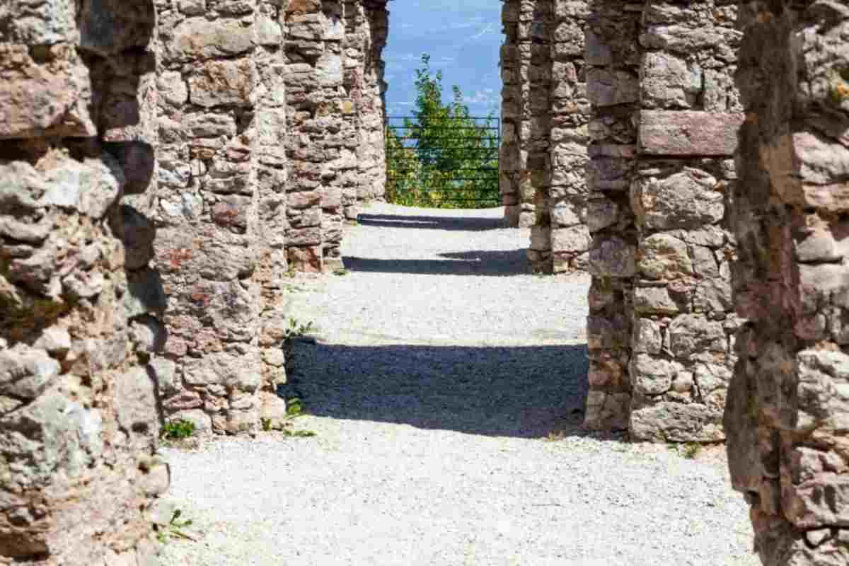 Borgo passato misterioso