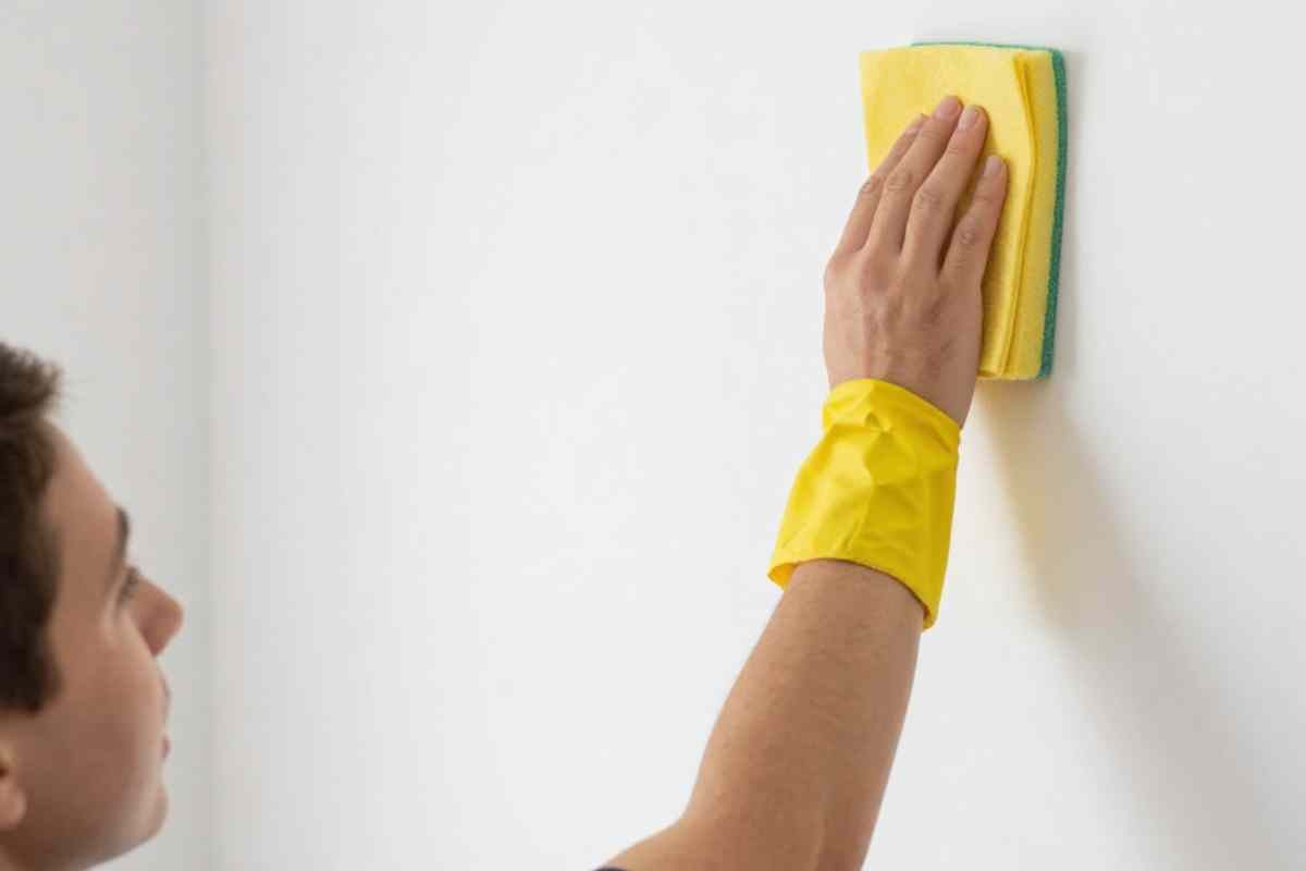 Non ci crederai finché non la provi: la gomma magica casalinga che elimina ogni macchia dai muri