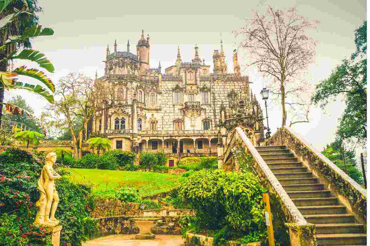 Il palazzo più misterioso d’Europa, tra grotte e tunnel segreti