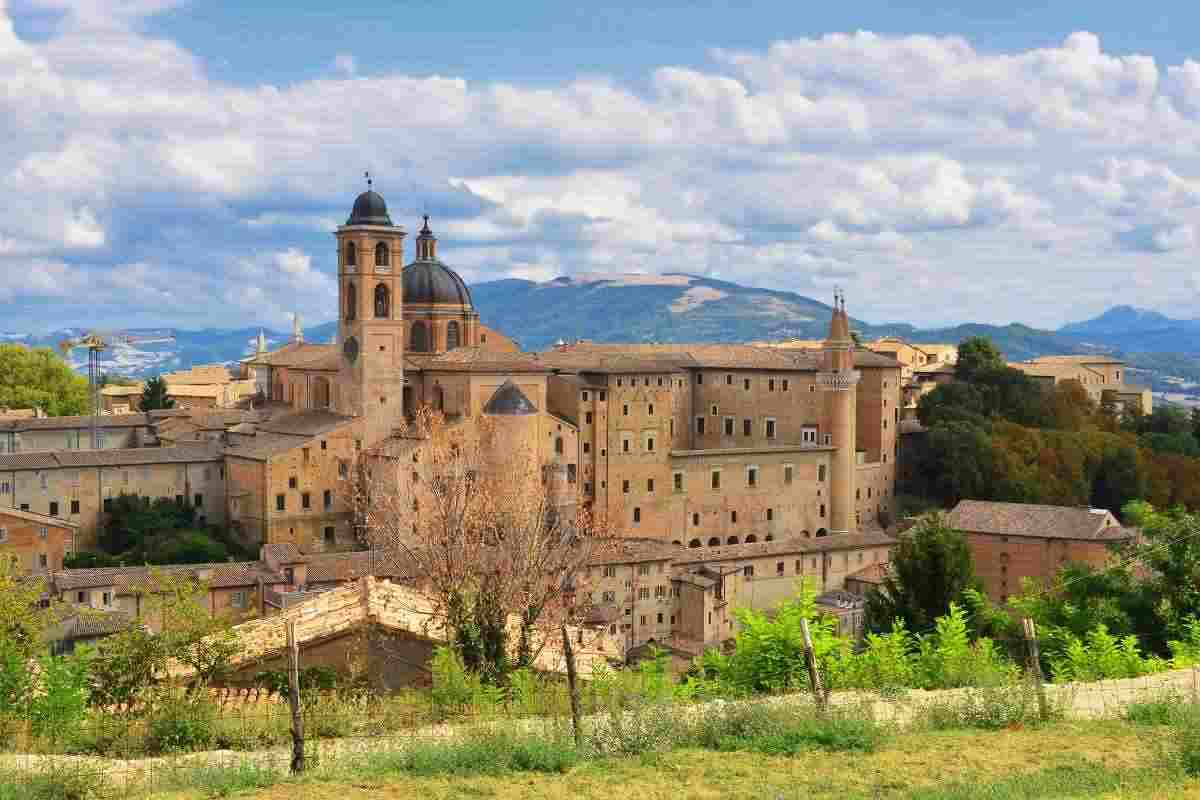 Fortezza, castelli e palazzi rinascimentali: questa è la città di Raffaello, tutti i dettagli